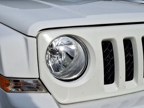 Used 2016 Jeep Patriot Sport w/ Power Value Group image 9