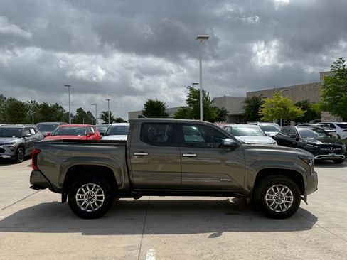 Used 2025 Toyota Tacoma Limited AWD/4WD image 5