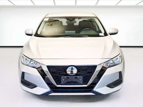 Used 2022 Nissan Sentra SV image 2