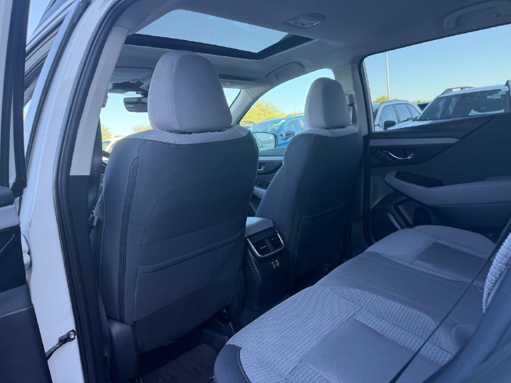 Used 2025 Subaru Outback Premium AWD/4WD image 6