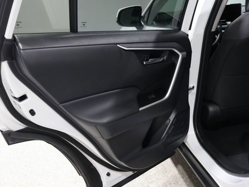 Used 2025 Toyota RAV4 XLE image 18