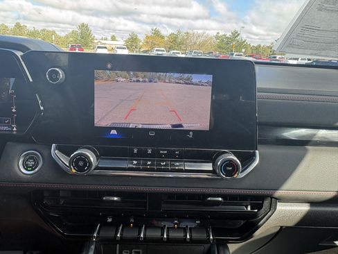 Used 2023 Chevrolet Colorado Z71 image 23