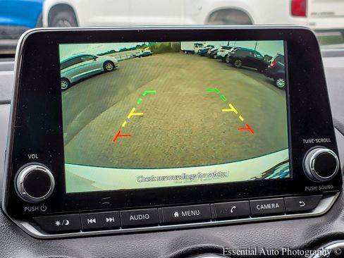 Used 2024 Nissan Sentra SV FWD image 18