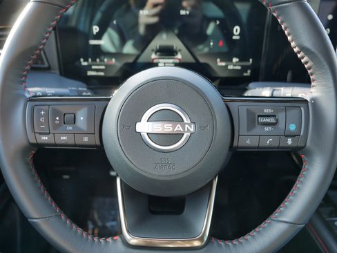 Used 2025 Nissan Kicks SR image 25