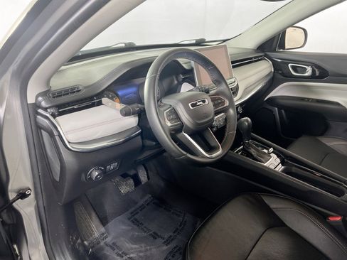 Used 2022 Jeep Compass Limited image 9