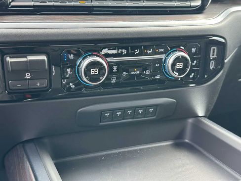 New 2025 GMC Sierra 3500 SLT w/ SLT Convenience Package image 32