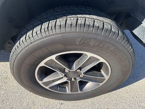 Used 2023 Jeep Wrangler Sahara image 12