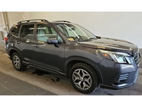 Used 2022 Subaru Forester Premium AWD/4WD image 1