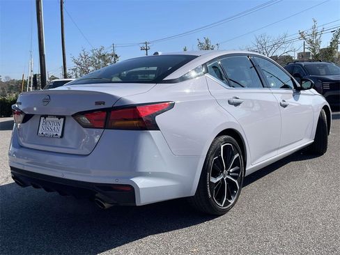 Used 2024 Nissan Altima 2.5 SR image 3