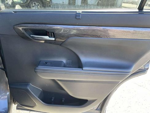 Used 2021 Toyota Highlander Platinum image 43