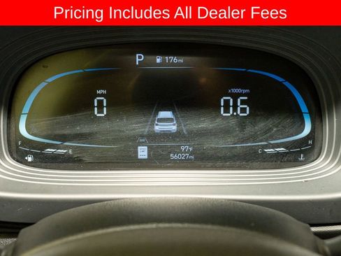 Used 2024 Hyundai Venue Limited FWD image 16