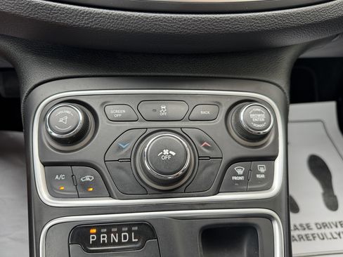 Used 2015 Chrysler 200 Limited image 16