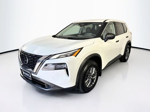 Used 2021 Nissan Rogue S AWD/4WD image 3