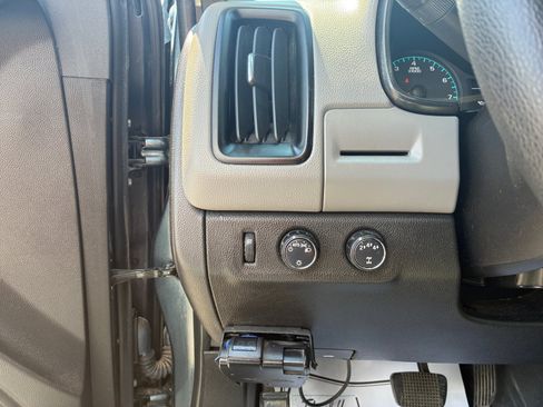 Used 2019 Chevrolet Colorado W/T w/ WT Convenience Package AWD/4WD image 23