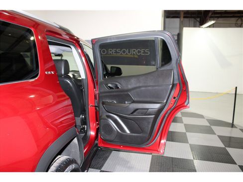 Used 2023 GMC Acadia SLT image 23