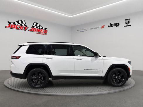 Used 2023 Jeep Grand Cherokee L Limited w/ Luxury Tech Group II AWD/4WD image 12