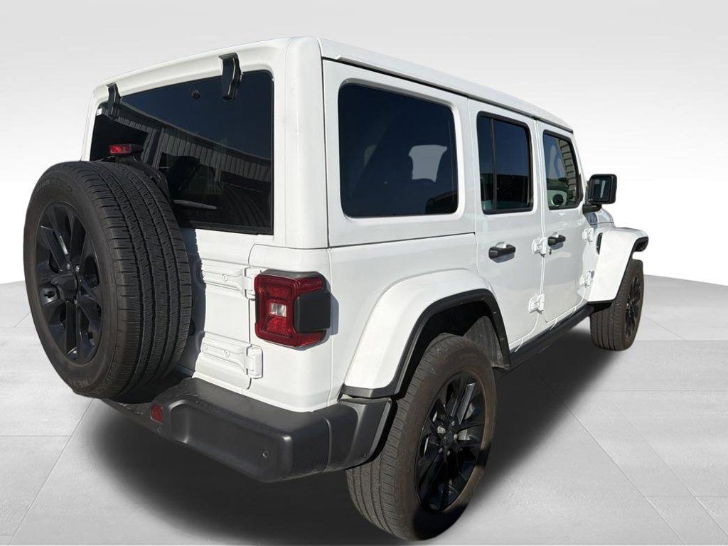 Used 2025 Jeep Wrangler Unlimited Sahara w/ Safety Group AWD/4WD image 23