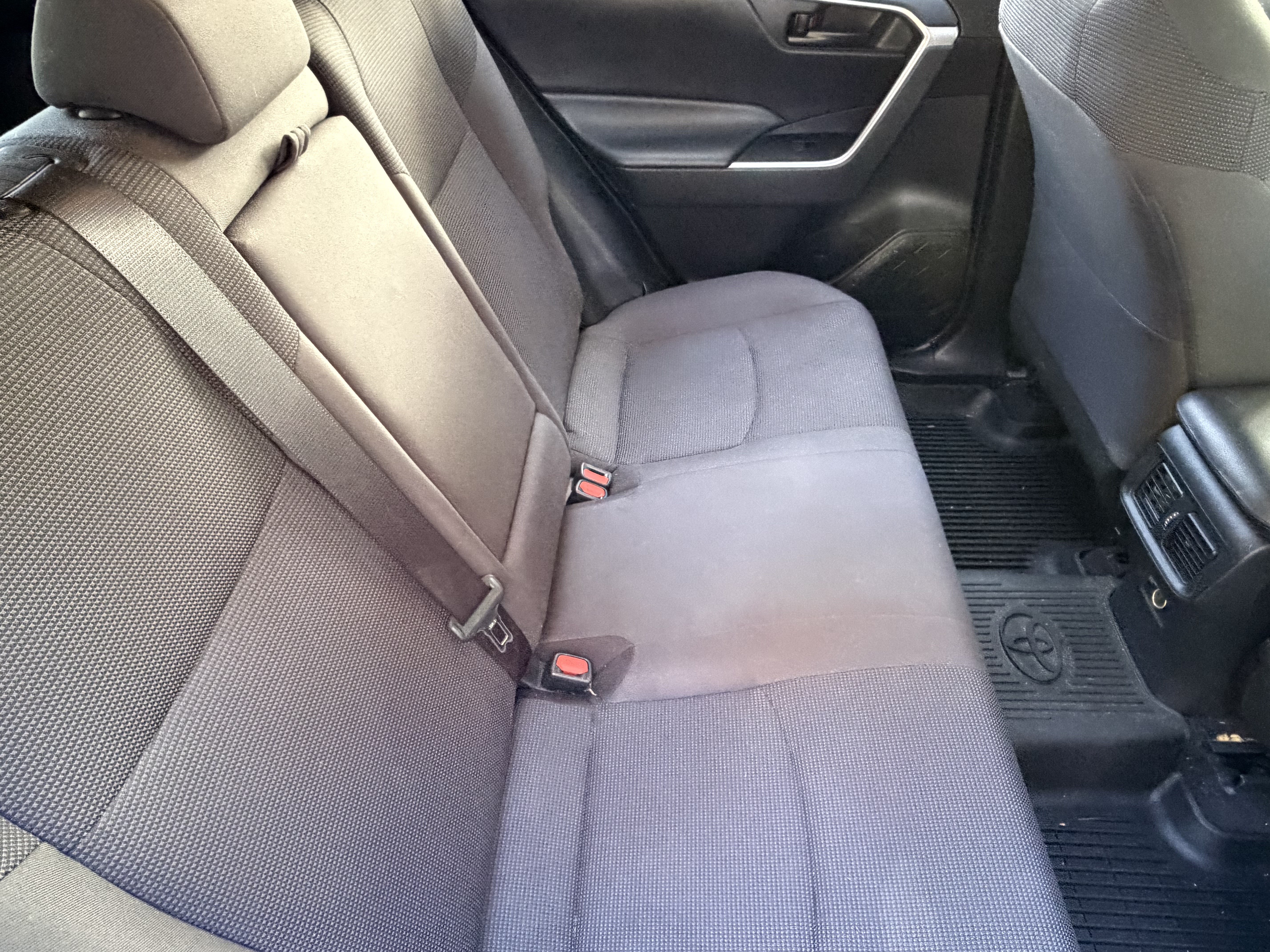 Used 2019 Toyota RAV4 LE AWD/4WD image 38