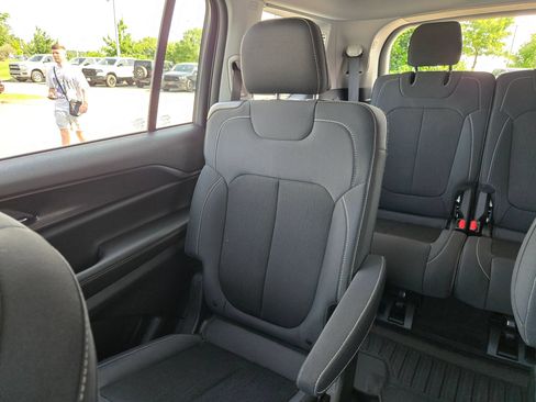 Used 2023 Jeep Grand Cherokee L Laredo w/ Luxury Tech Group I AWD/4WD image 12