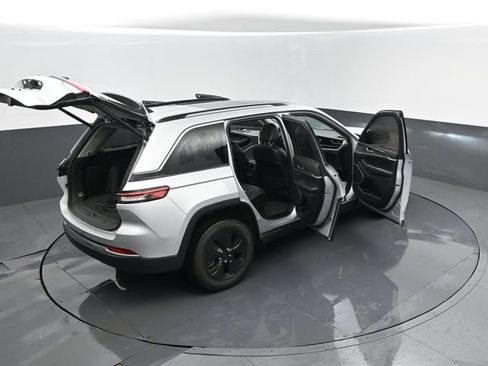 Used 2023 Jeep Grand Cherokee 4WD 4xe image 29