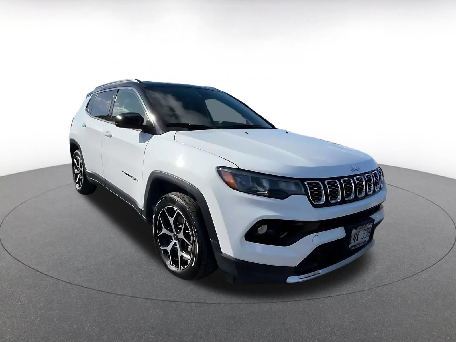 Used 2025 Jeep Compass Limited AWD/4WD image 2