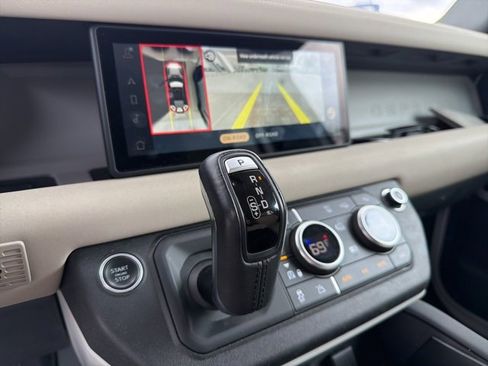 Used 2020 Land Rover Defender 110 SE image 5