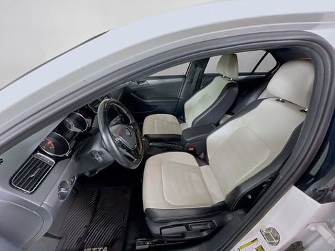 Used 2016 Volkswagen Jetta Sport image 22