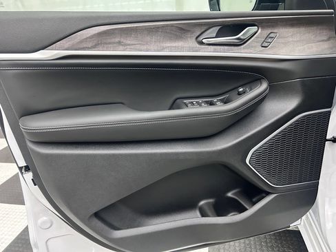 New 2026 Jeep Grand Cherokee Limited AWD/4WD image 10