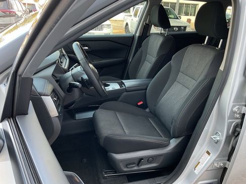 Used 2025 Nissan Rogue SV image 14