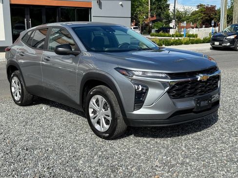 Used 2024 Chevrolet Trax LS w/ Driver Confidence Package FWD image 3