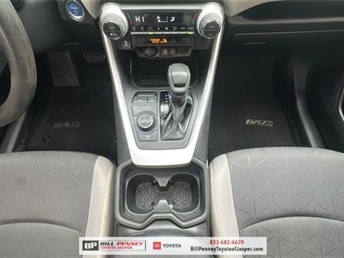 Used 2021 Toyota RAV4 XLE image 9