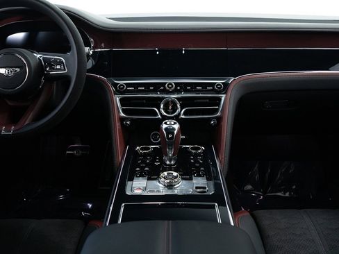 Certified 2025 Bentley Flying Spur Plug-In Hybrid image 32