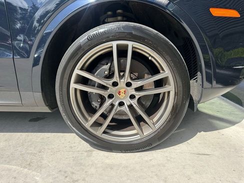 Certified 2023 Porsche Cayenne AWD/4WD image 15