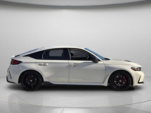 Used 2024 Honda Civic Type R image 3
