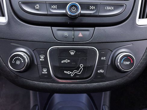 Used 2025 Chevrolet Malibu LS FWD image 21