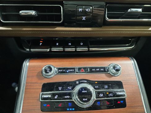 Used 2021 Lincoln Aviator Reserve w/ Equipment Group 201A RWD image 18