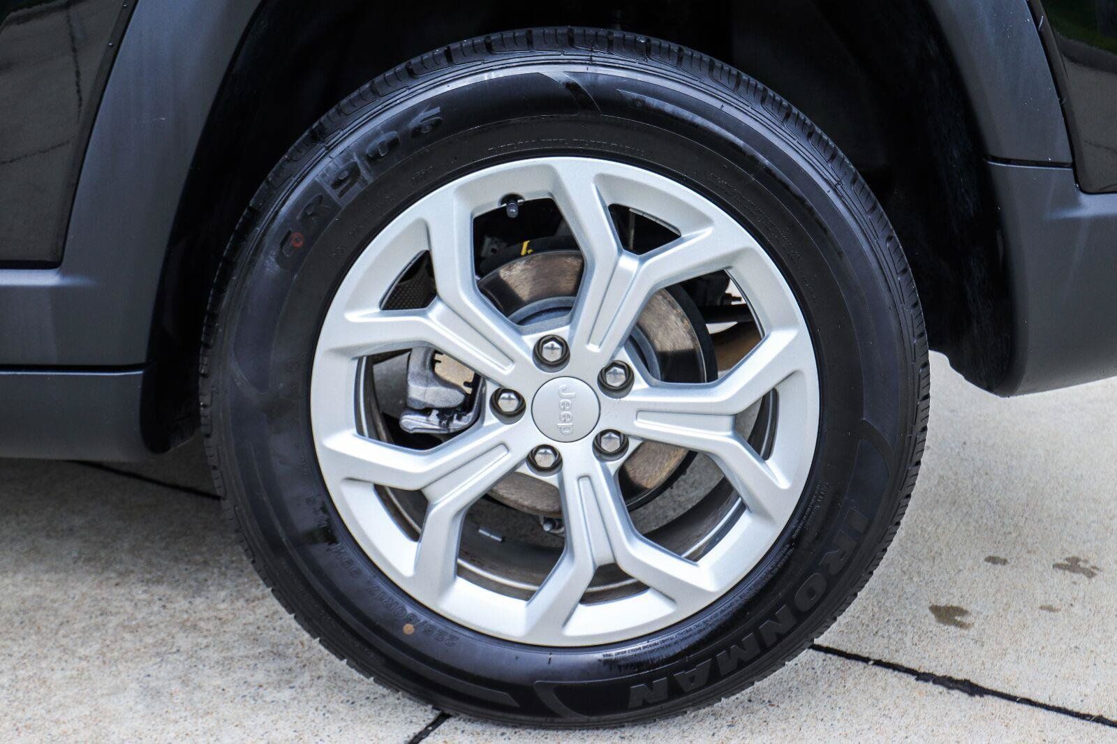 Used 2024 Jeep Compass Latitude AWD/4WD image 23