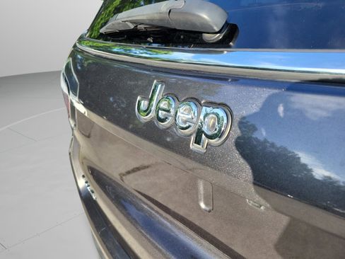 Used 2019 Jeep Compass Latitude w/ Cold Weather Group AWD/4WD image 32