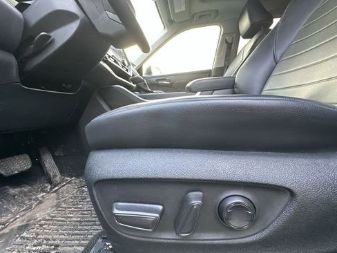 Used 2024 Toyota Highlander XLE image 16