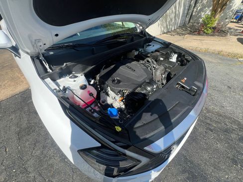 Used 2025 Kia Sportage LX image 27