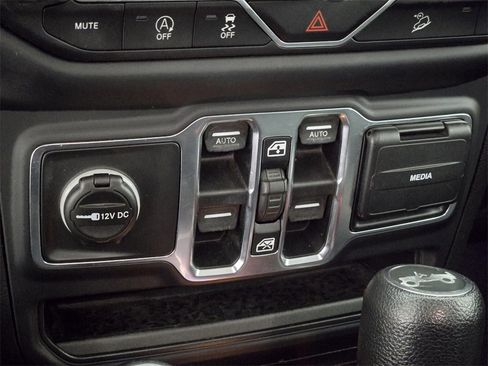 Used 2019 Jeep Wrangler Unlimited Sahara image 31