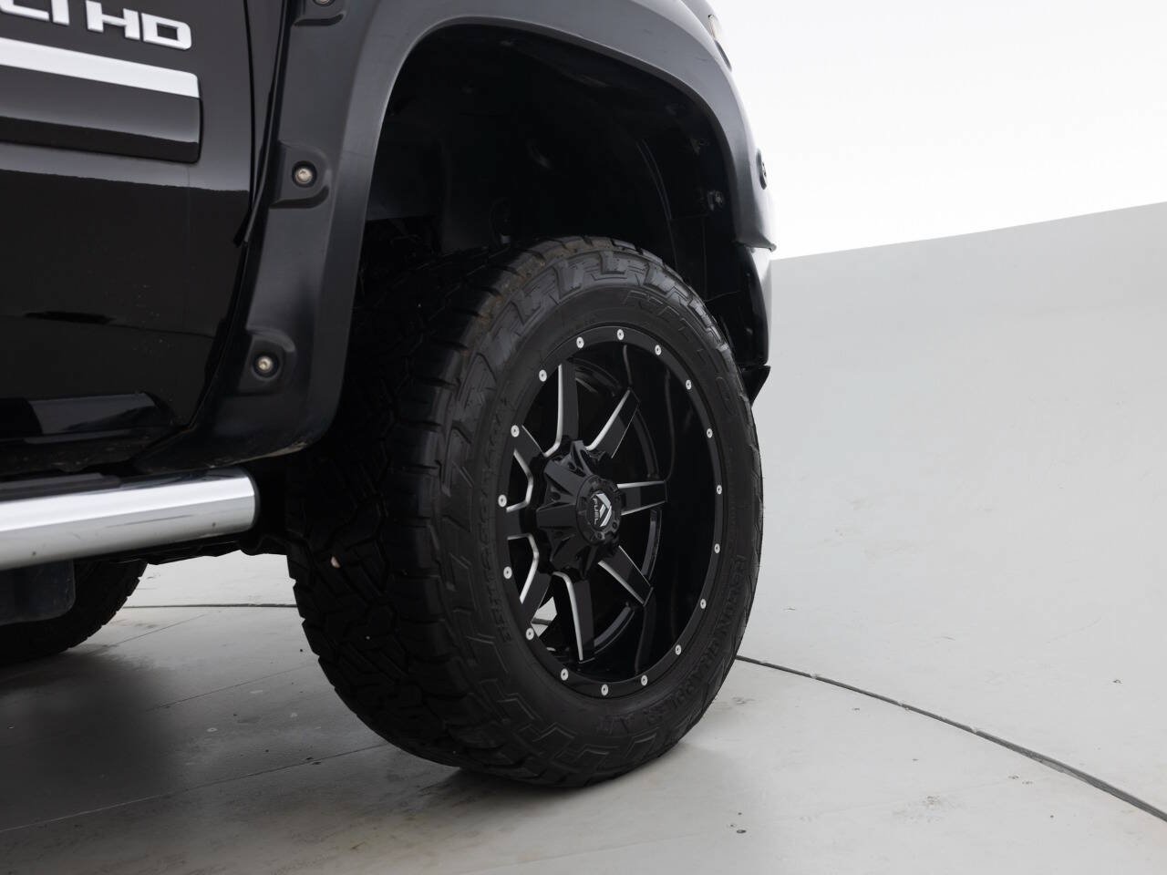 Used 2013 GMC Sierra 2500 Denali w/ Suspension Package, Off-Road AWD/4WD image 18