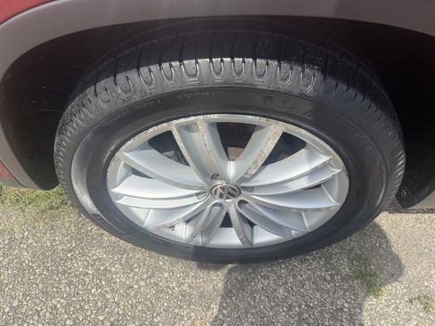 Used 2016 Volkswagen Tiguan S image 17