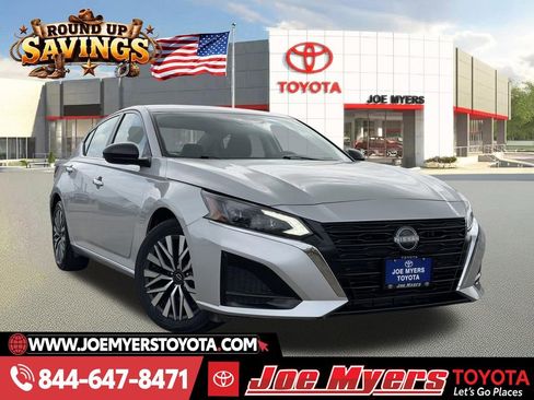 Used 2024 Nissan Altima 2.5 SV image 1