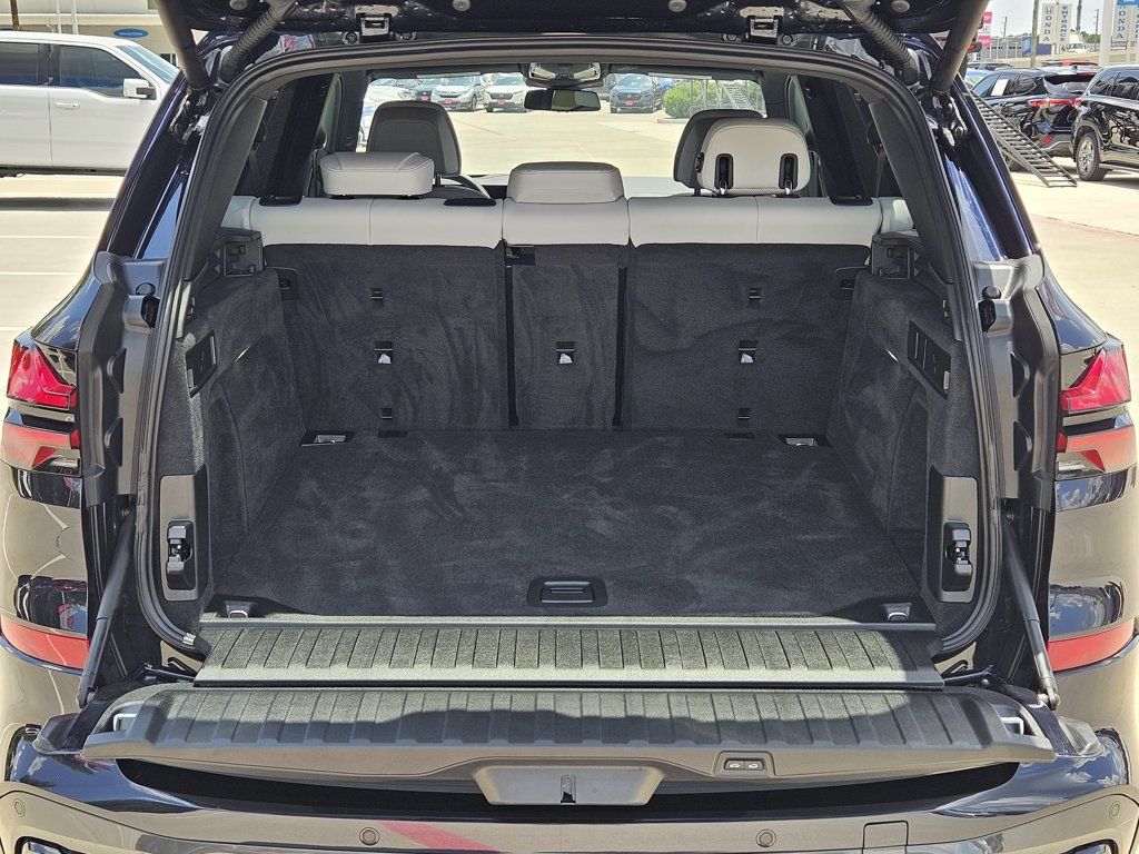 Used 2025 BMW X5 M60i AWD/4WD image 19