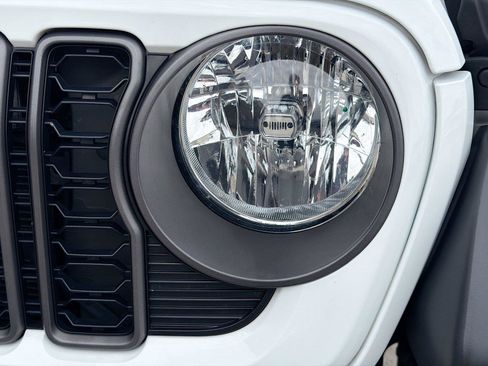 Used 2024 Jeep Wrangler Unlimited Sport AWD/4WD image 10
