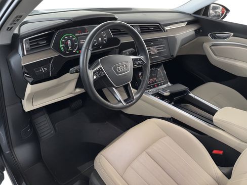 Used 2022 Audi e-tron Premium Plus w/ Premium Plus Package image 4