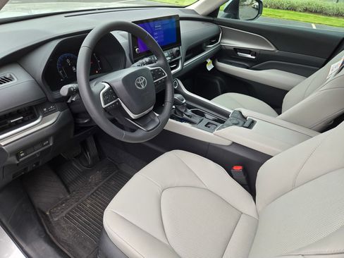 Certified 2026 Toyota Grand Highlander FWD image 8