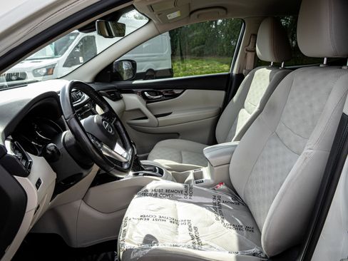 Used 2019 Nissan Rogue Sport SV w/ All-Weather Package image 13