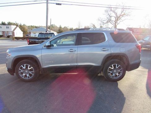 Used 2023 GMC Acadia SLT w/ Preferred Package image 3
